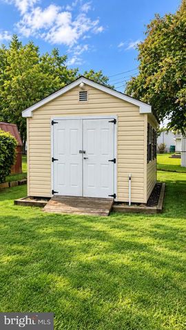 204 ELDERBERRY DR, Levittown, PA 19054
