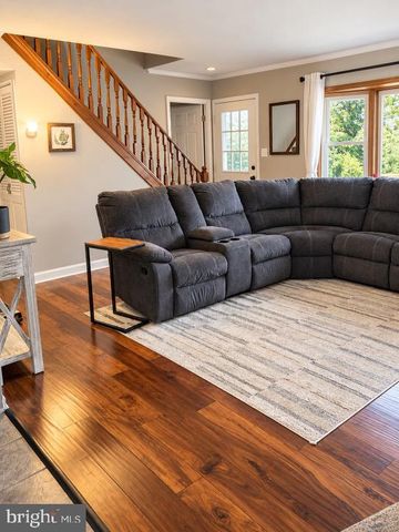 204 ELDERBERRY DR, Levittown, PA 19054