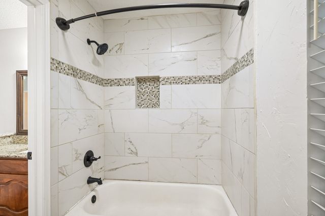 7410 Silverthorn Drive, Rowlett, TX 75089