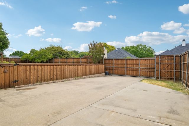 7410 Silverthorn Drive, Rowlett, TX 75089