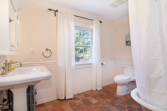 414 Pelham Manor Road, Pelham, NY 10803