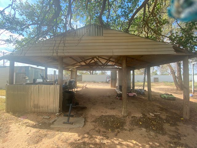 107 N Lary Drive, Brownfield, TX 79316