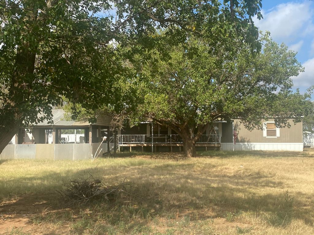 107 N Lary Drive, Brownfield, TX 79316