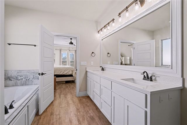 5529 W Poison Springs Drive, Fayetteville, AR 72704