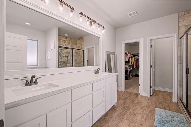 5529 W Poison Springs Drive, Fayetteville, AR 72704