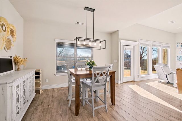 5529 W Poison Springs Drive, Fayetteville, AR 72704