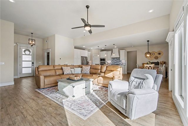 5529 W Poison Springs Drive, Fayetteville, AR 72704