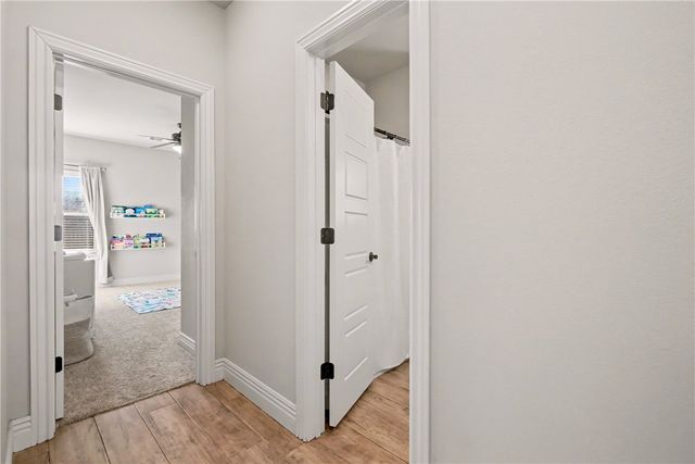 5529 W Poison Springs Drive, Fayetteville, AR 72704