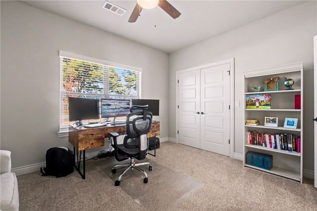 5529 W Poison Springs Drive, Fayetteville, AR 72704