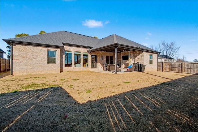 5529 W Poison Springs Drive, Fayetteville, AR 72704