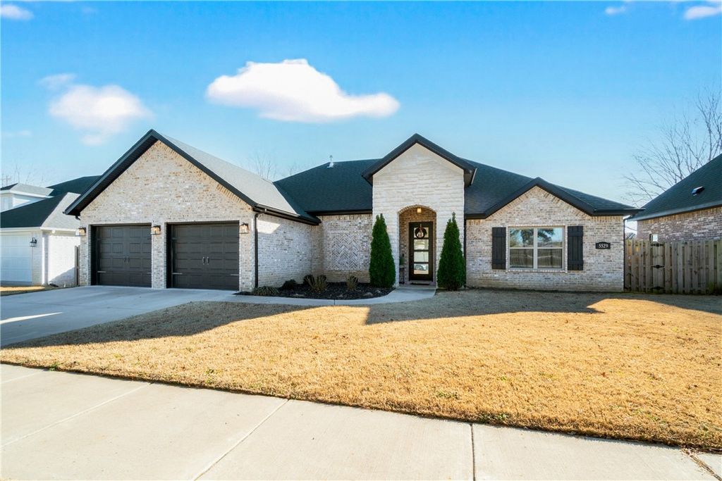 5529 W Poison Springs Drive, Fayetteville, AR 72704