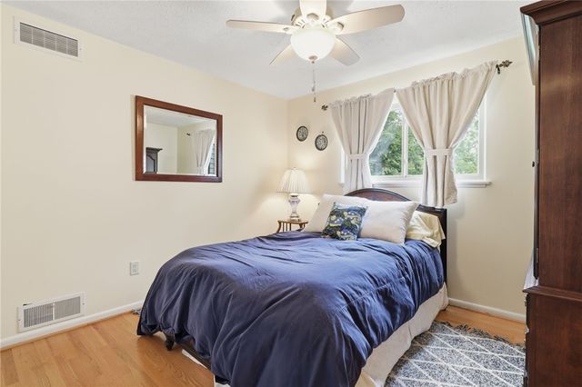 39 Menlo Pl, Rochester, NY 14620