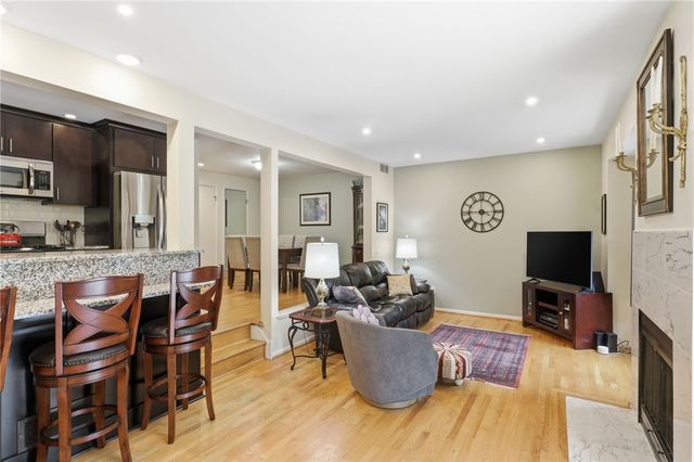 39 Menlo Pl, Rochester, NY 14620