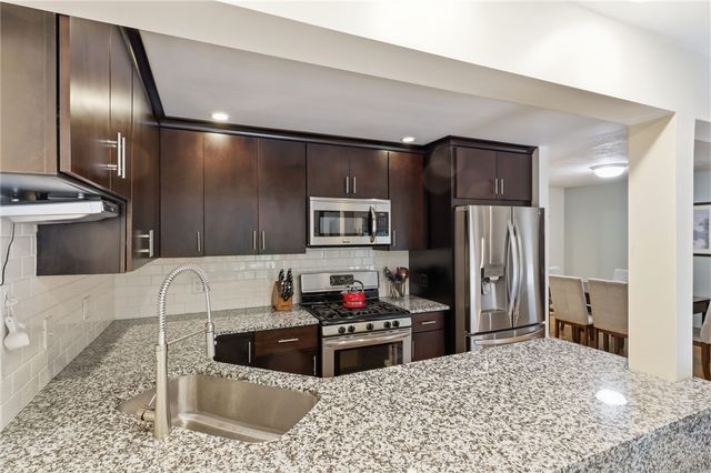 39 Menlo Pl, Rochester, NY 14620