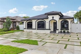 7754 NW 201st Ter, Hialeah, FL 33015