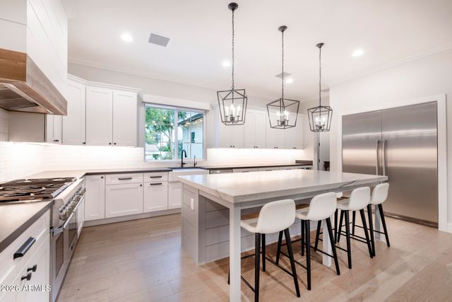 3216 E WELDON Avenue, Phoenix, AZ 85018