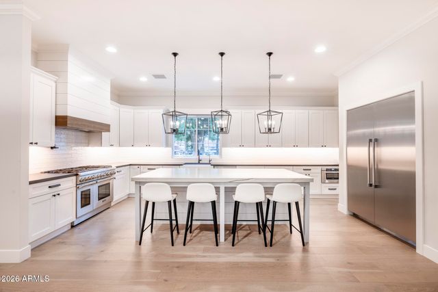 3216 E WELDON Avenue, Phoenix, AZ 85018