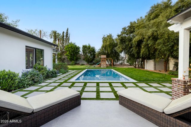 3216 E WELDON Avenue, Phoenix, AZ 85018