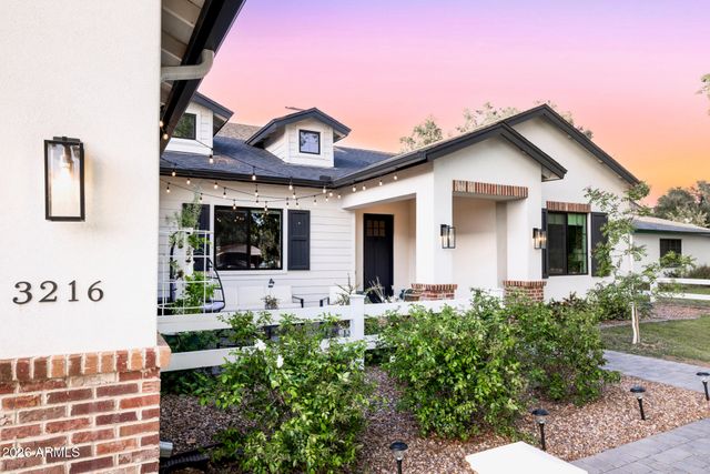 3216 E WELDON Avenue, Phoenix, AZ 85018