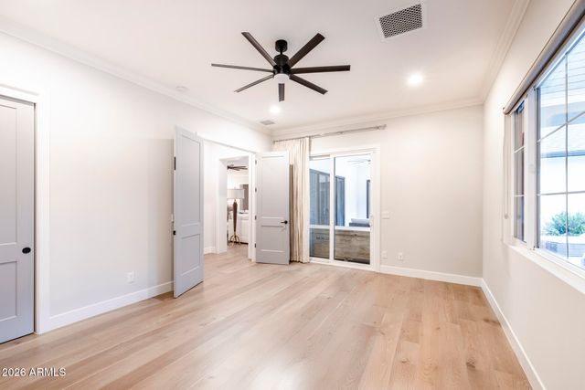 3216 E WELDON Avenue, Phoenix, AZ 85018
