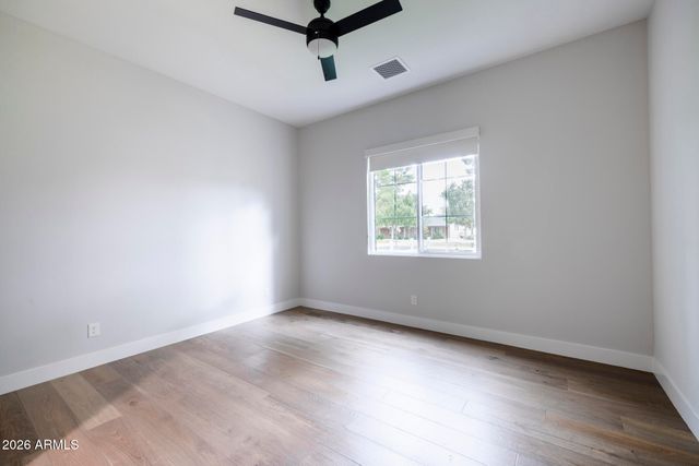 3216 E WELDON Avenue, Phoenix, AZ 85018