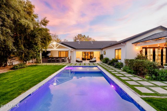 3216 E WELDON Avenue, Phoenix, AZ 85018
