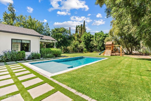 3216 E WELDON Avenue, Phoenix, AZ 85018
