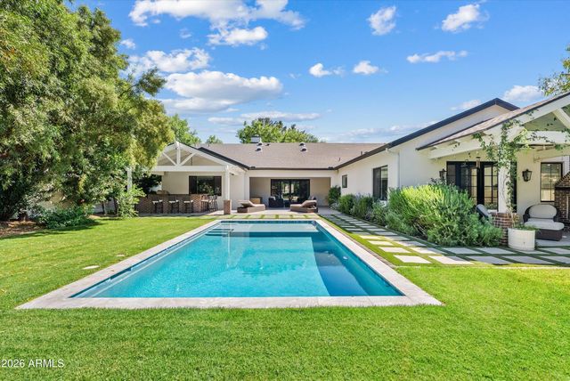 3216 E WELDON Avenue, Phoenix, AZ 85018