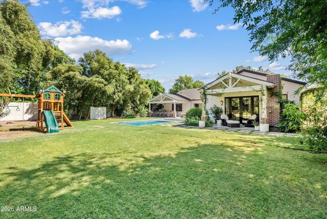 3216 E WELDON Avenue, Phoenix, AZ 85018
