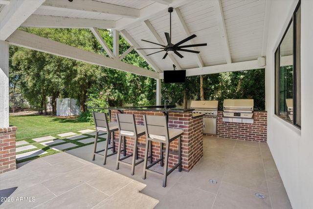 3216 E WELDON Avenue, Phoenix, AZ 85018