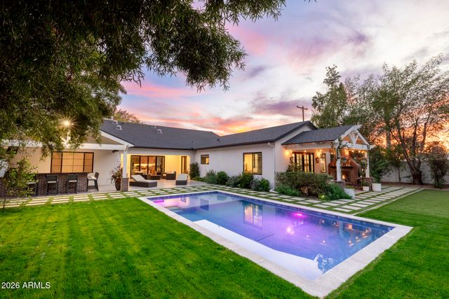 3216 E WELDON Avenue, Phoenix, AZ 85018