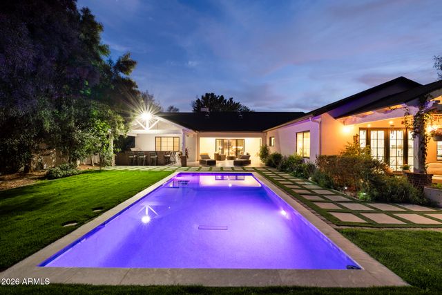 3216 E WELDON Avenue, Phoenix, AZ 85018