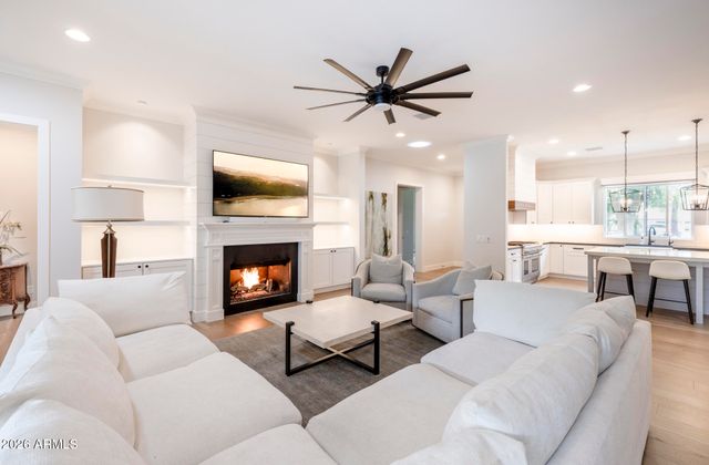 3216 E WELDON Avenue, Phoenix, AZ 85018