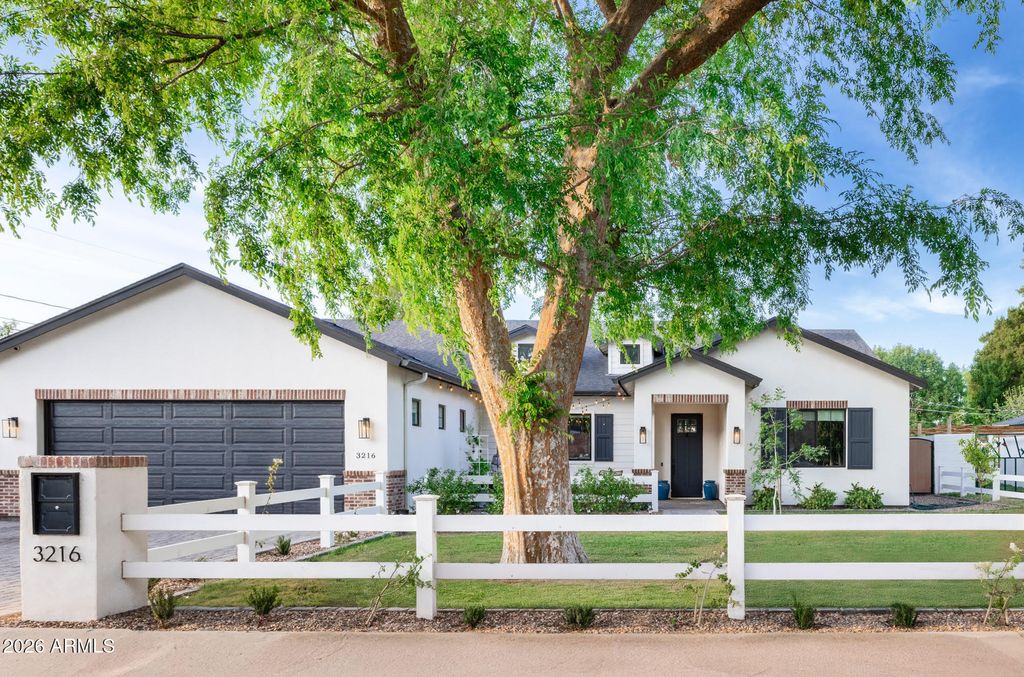 3216 E WELDON Avenue, Phoenix, AZ 85018 — exterior