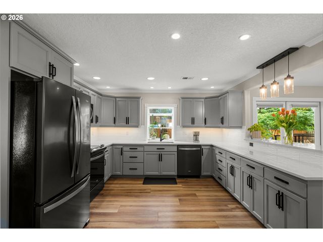 5156 Sw DAWN St, Lake Oswego, OR 97035