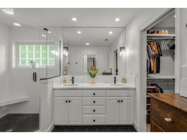 5156 Sw DAWN St, Lake Oswego, OR 97035