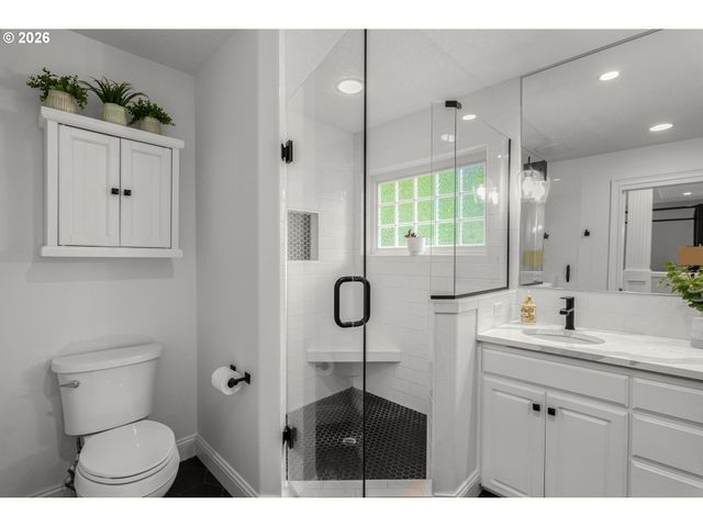 5156 Sw DAWN St, Lake Oswego, OR 97035