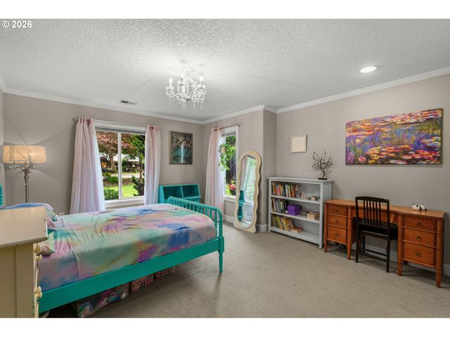5156 Sw DAWN St, Lake Oswego, OR 97035