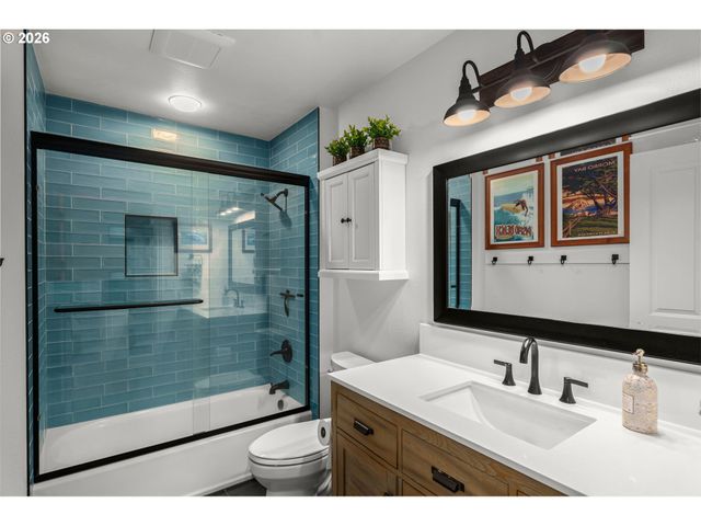 5156 Sw DAWN St, Lake Oswego, OR 97035