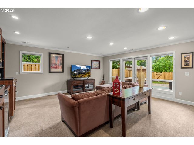 5156 Sw DAWN St, Lake Oswego, OR 97035