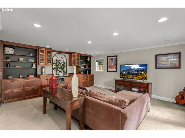 5156 Sw DAWN St, Lake Oswego, OR 97035