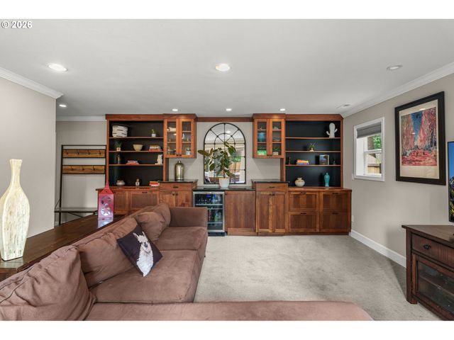 5156 Sw DAWN St, Lake Oswego, OR 97035