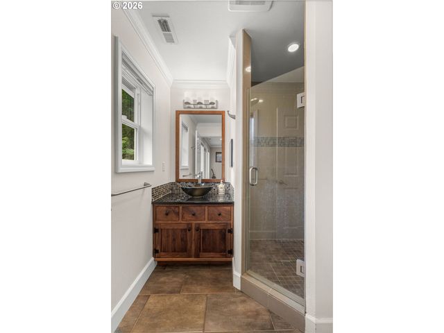 5156 Sw DAWN St, Lake Oswego, OR 97035