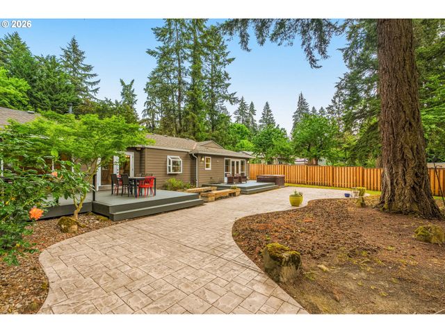 5156 Sw DAWN St, Lake Oswego, OR 97035