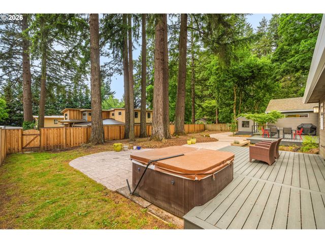 5156 Sw DAWN St, Lake Oswego, OR 97035