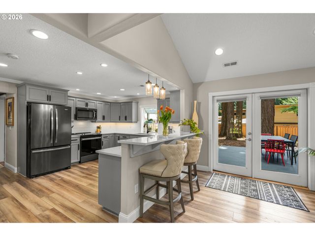 5156 Sw DAWN St, Lake Oswego, OR 97035