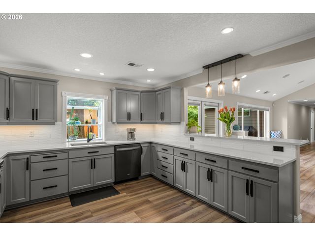 5156 Sw DAWN St, Lake Oswego, OR 97035