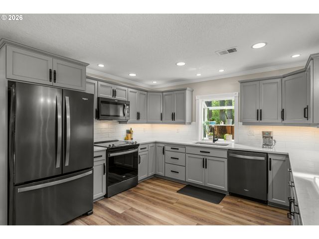 5156 Sw DAWN St, Lake Oswego, OR 97035