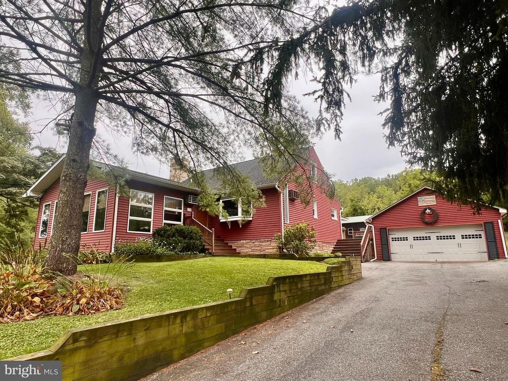 2384 EASTON RD, Bethlehem, PA 18015
