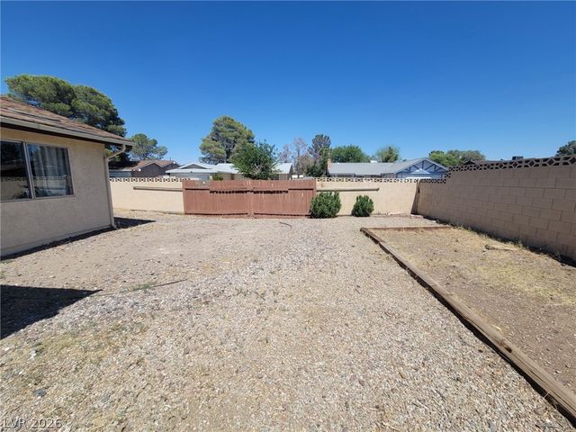 6801 High Bluff Way, Las Vegas, NV 89108